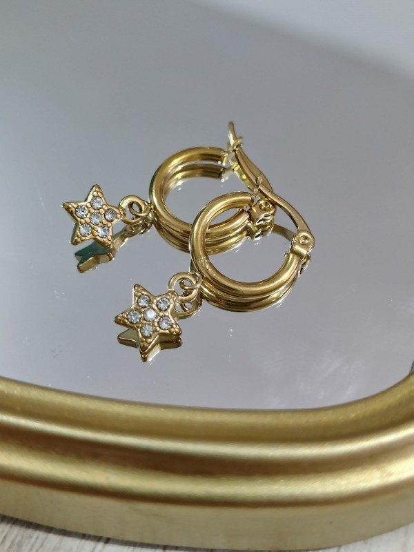 Producto - Argollita con dije estrella y strass ad