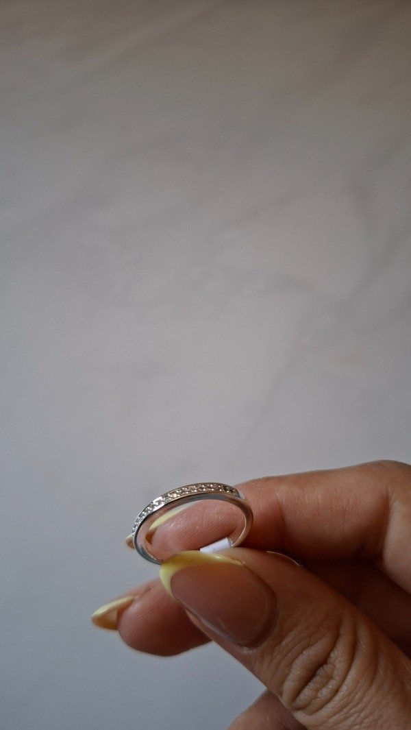 Producto - Anillo de acero blanco piedras blancas