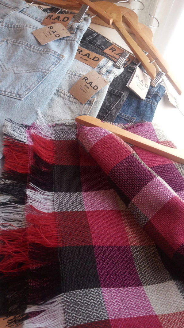 Producto - RUANA Acrílica Cuadrille Fuchsia