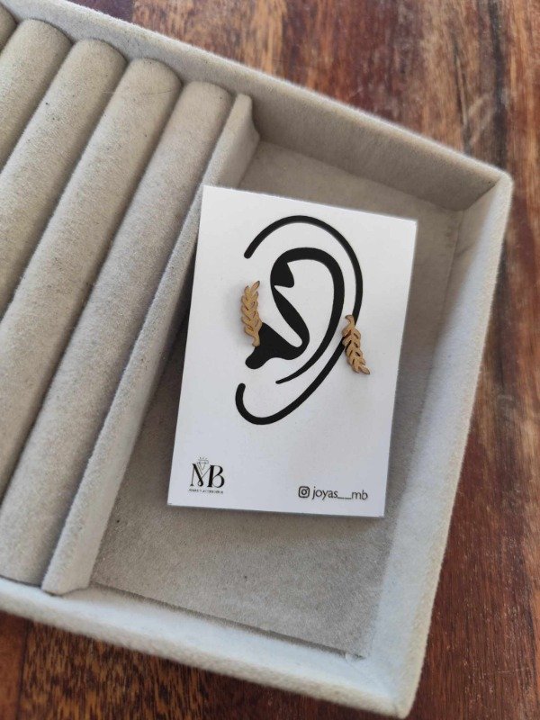 Producto - Aros pasante laurel largo. Acero dorado