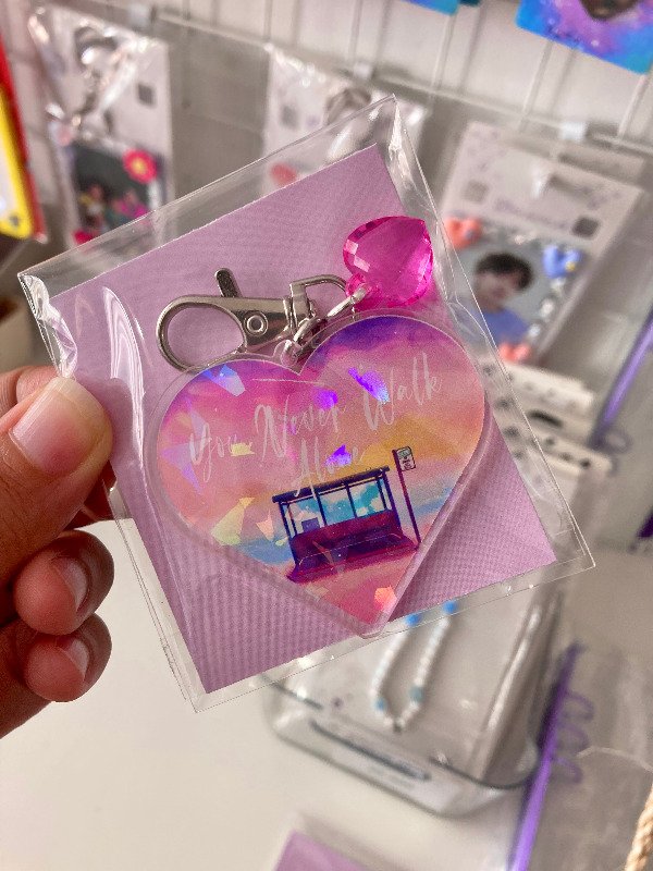 Producto - Llavero acrilico YOU NEVER WALK ALONE