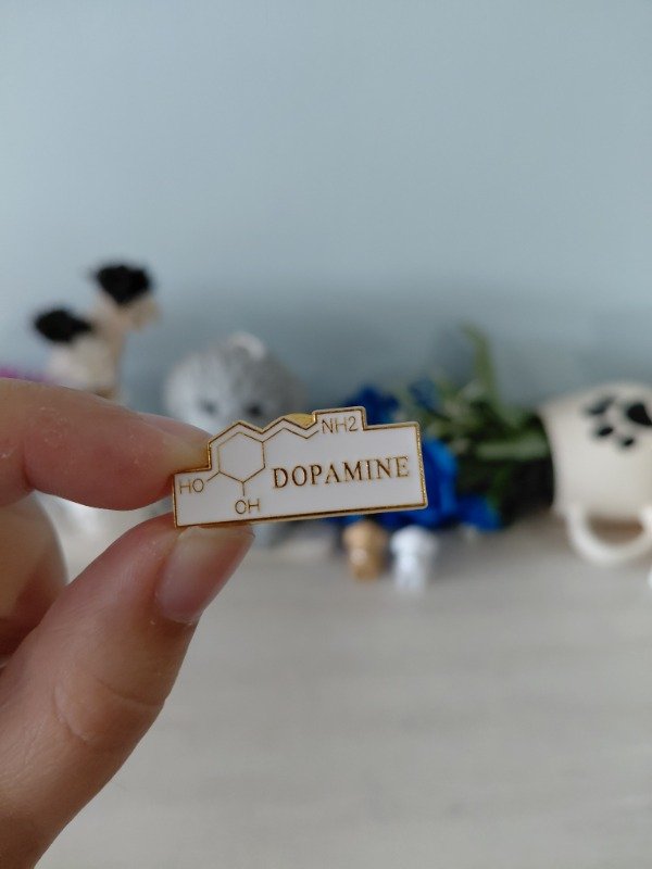 Producto - Pin metalizado - Dopamina #1639