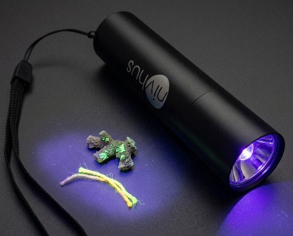 Producto - Linterna de Mano Led Ultra Violeta Recargable Super Compacta Cable USB Tipo C - 12