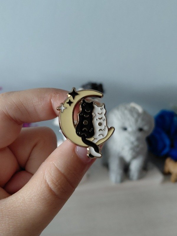 Producto - Pin metalizado - Michis en la luna #2091