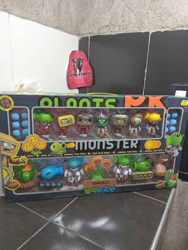 Producto - Juguete plantas vs zombies