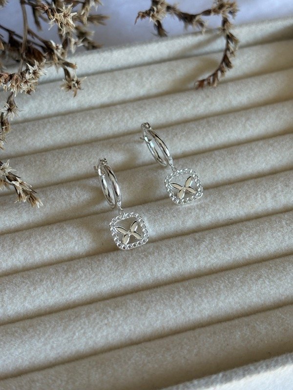 Producto - Argollitas mariposa lisa acero blanco