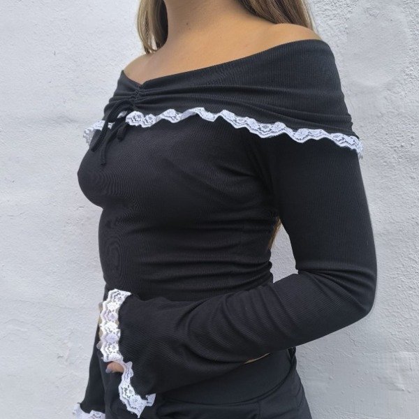 Producto - Blusa coquette cuello volcado con frunce y encaje- Talle U