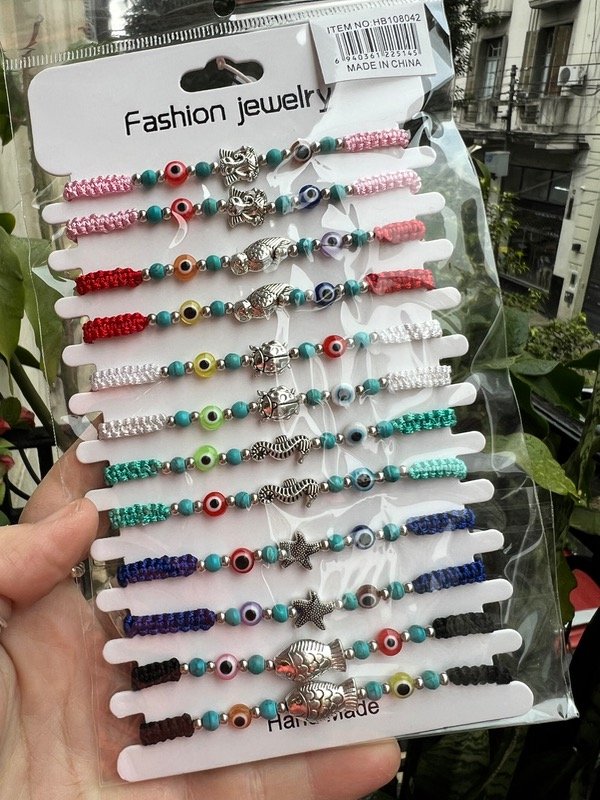 Producto - 12 pulseras colores con amuleto protector