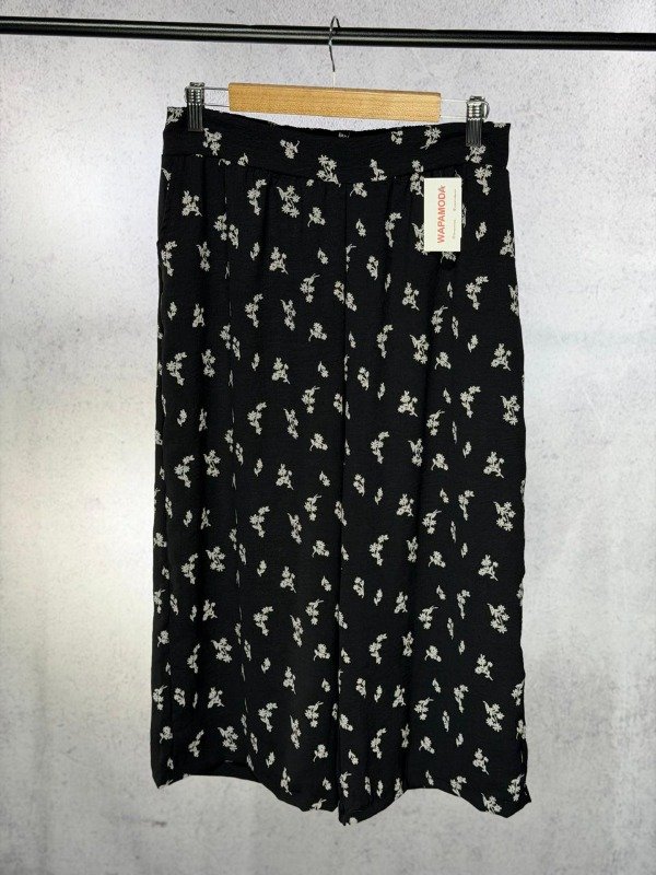 Producto - CAPRI LINO CEY NEGRO CON FLORES BLANCAS