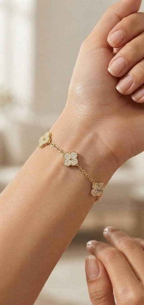 Producto - Pulsera Van cleff acero dorado.