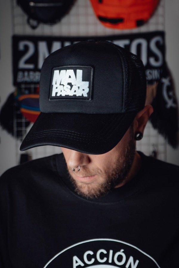 Producto - Visera Trucker Mal Pasar Negra
