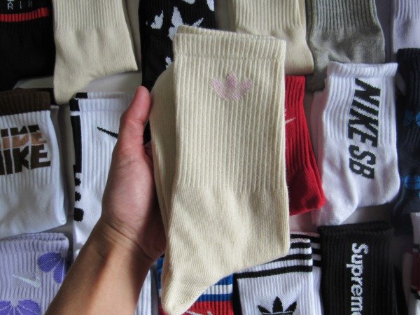 Producto - ADIDAS BEIGE LOGO ROSA