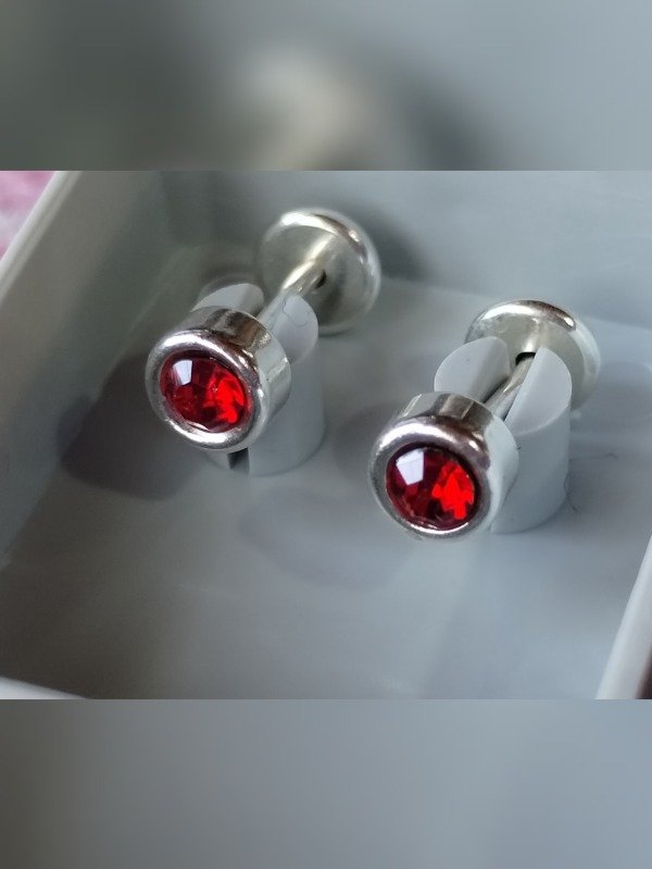 Producto - Abridor Laminado PREMIUM en PLATA 925. Strass Rojo Mediano