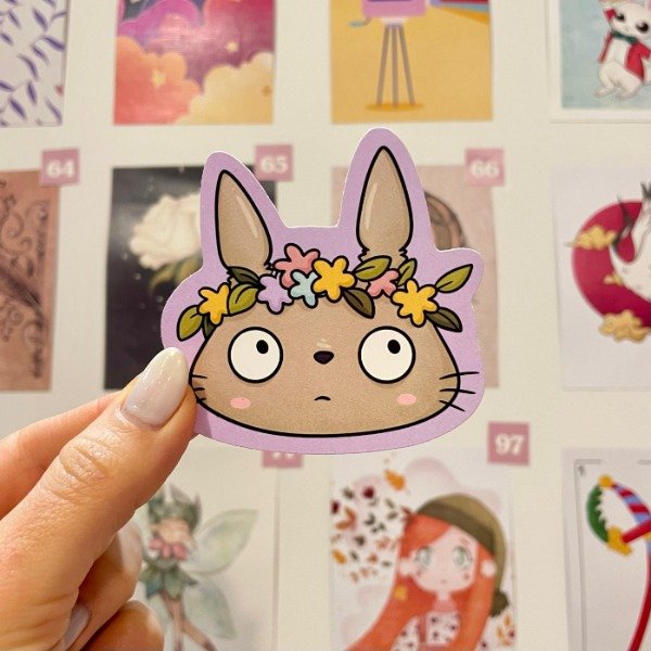 Producto - Sticker die cut Vinilo Totoro corona de flores