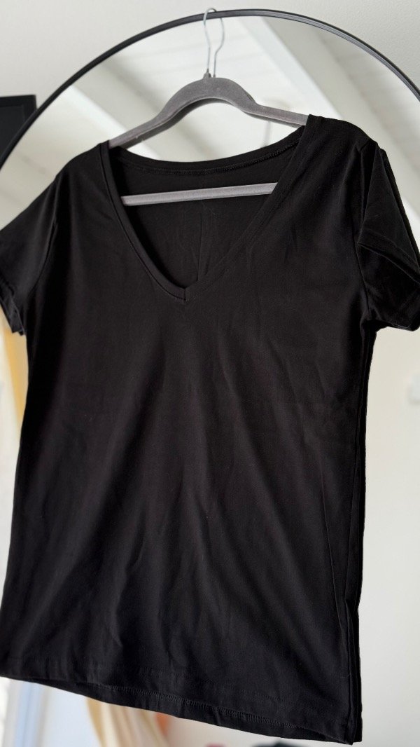Producto - Remera escote V