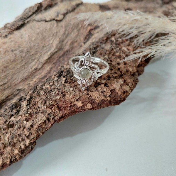Producto - Anillo Nudo de Bruja Labradorita