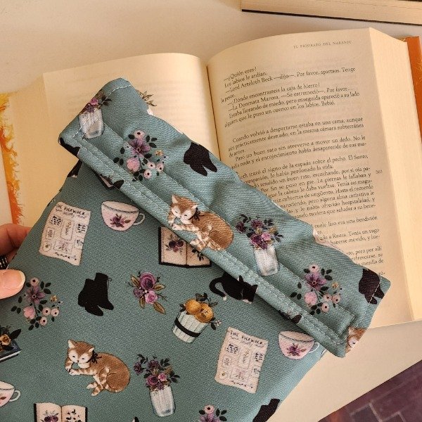 Producto - Funda para libros extra estándar Gatitos Verdes IMPERMEABLE - 2