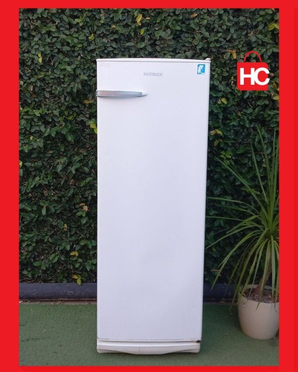 Producto - Heladera Patrick con congelador     Solución fuerte y confiable para tu cocina