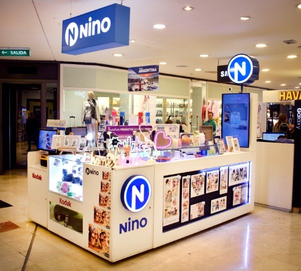 Producto - STAND EN MODULOS 300x200 CON EXHIBIDORES 360 #10391