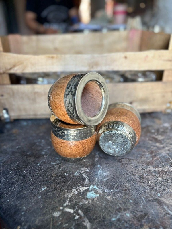 Producto - roma imperial, algarrobo, virola alpaca lisa, base cincelada