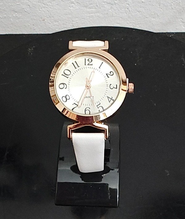 Producto - Reloj Redondo Esfera Dorada Malla Eco Cuero Blanco