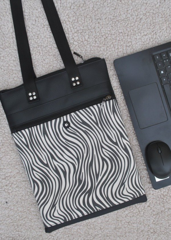 Producto - Portanotebook Victoria Negro y Cebra