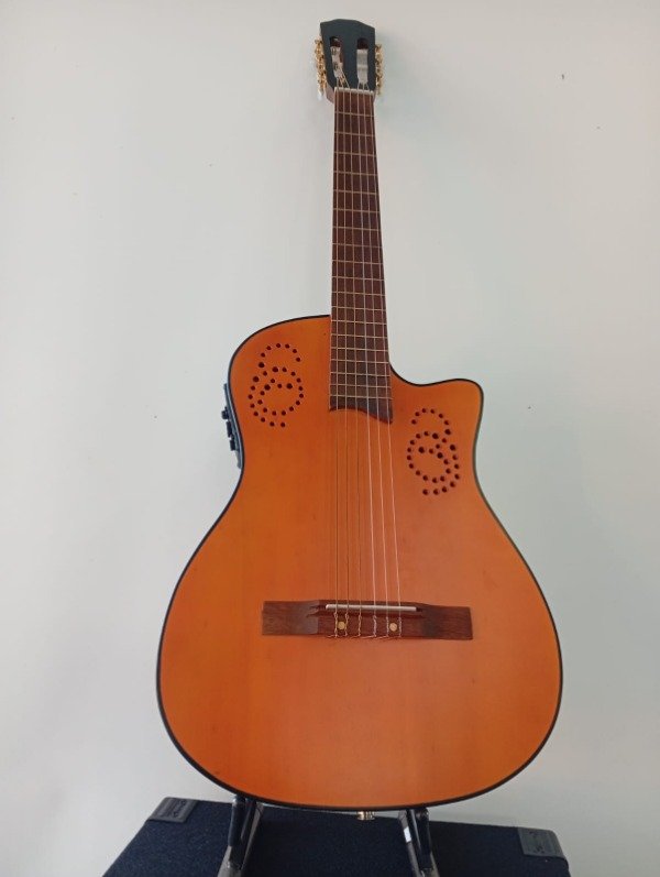 Producto - GUTARRA MEDIA CAJA YANEX AMPLIFICADA