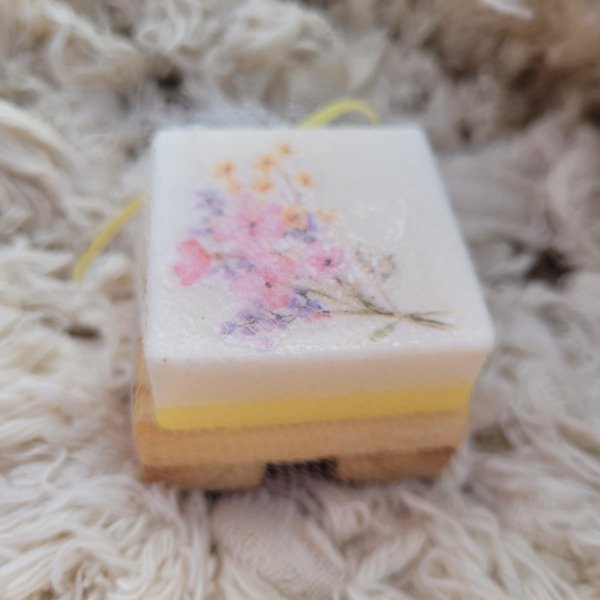 Producto - JABON CUADRADO AMARILLO 1 DECO