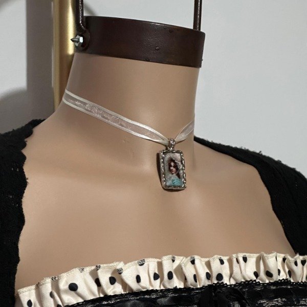 Producto - white painting necklace