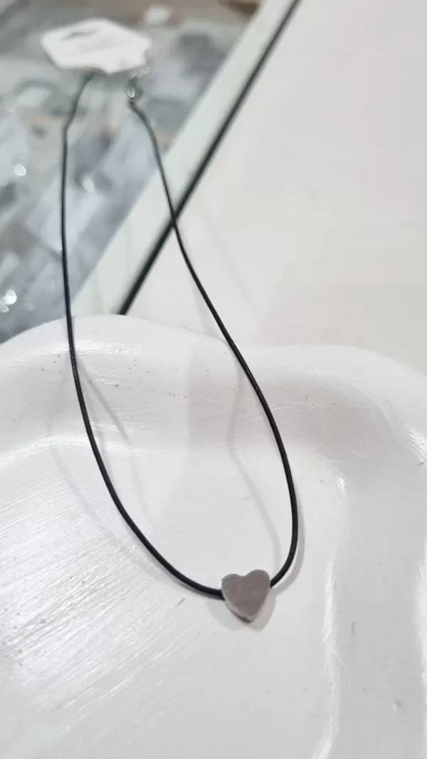 Producto - Gargantilla negra acero quirúrgico con corazon