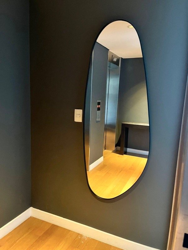 Producto - Espejo Irregular Kalu - Marco Hierro