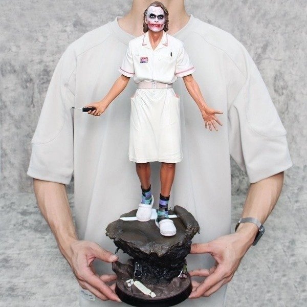Producto - Diorama Joker enfermero Batman (54cm)