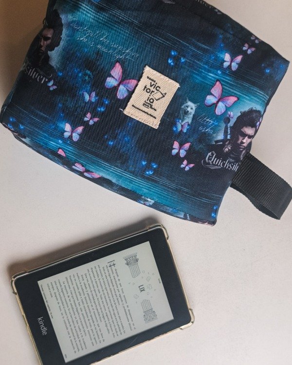 Producto - Neceser Porta Libros Quicksilver IMPERMEABLE