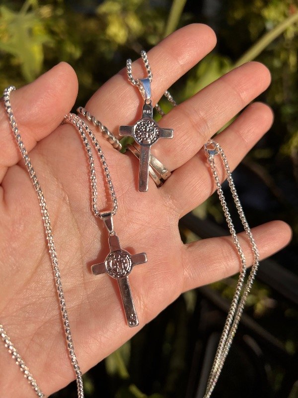 Producto - 2 collares cruz san Benito acero blanco