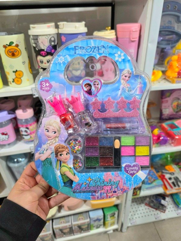 Producto - Set de maquillaje + manicura