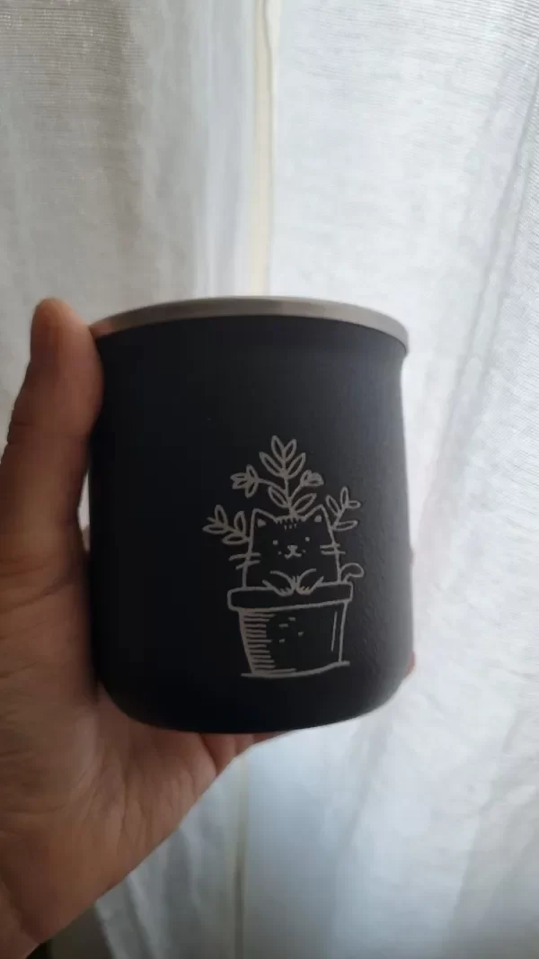 Producto - Mate negro gatito en maceta