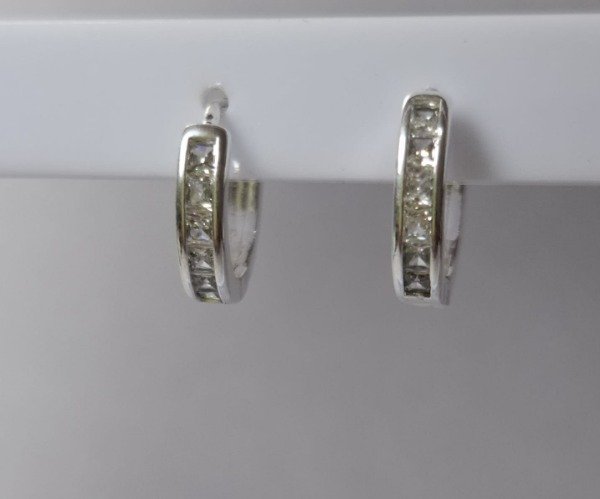 Producto - Argollitas cuadraditos blancos