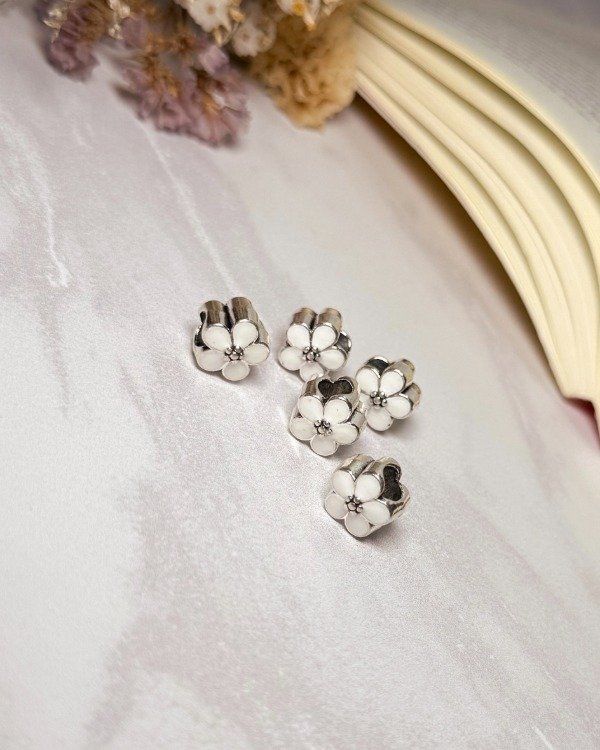 Producto - Dije charm flor white