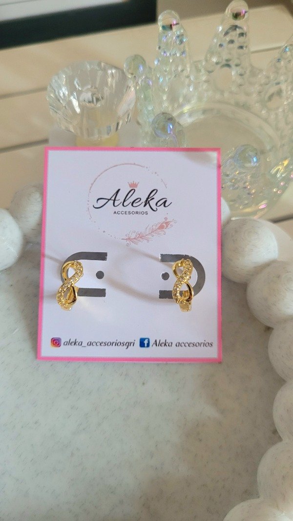 Producto - Argollas infinito con zirconia dorado - 2