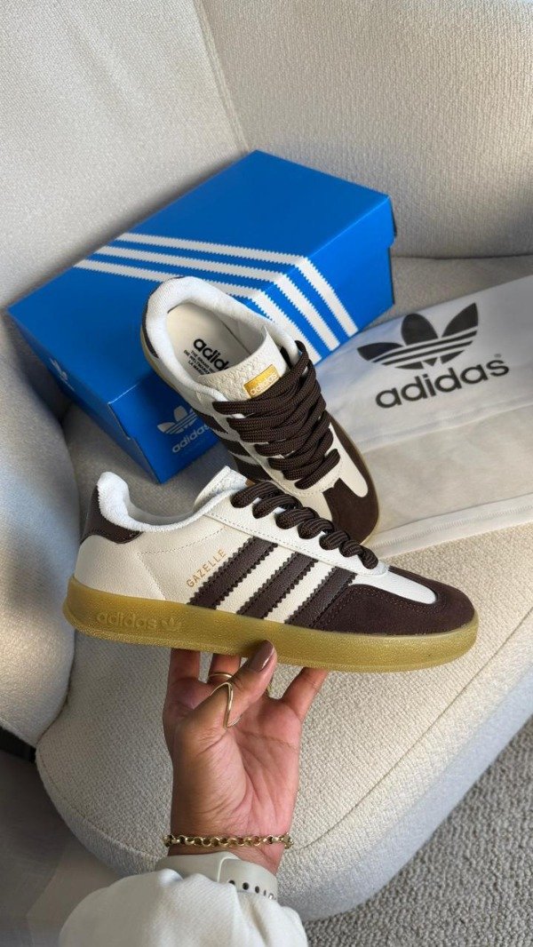 Producto - Zapatillas Adidas gazelle off white/choco