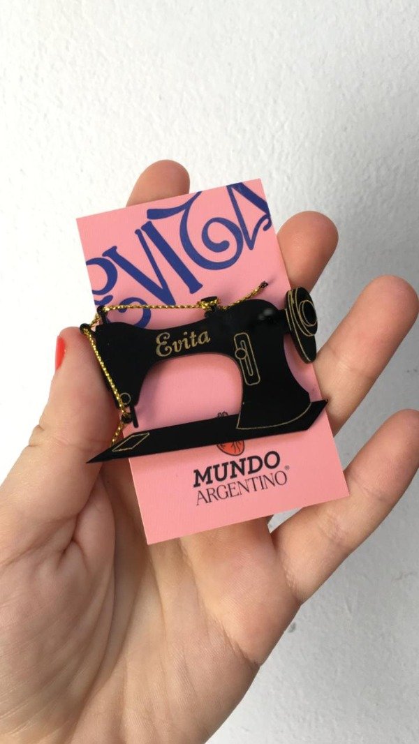 Producto - MUNDO ARGENTINO La máquina de coser
