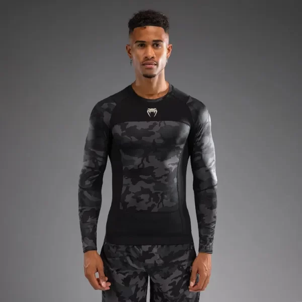 Producto - remera tecnica rashguard Venum G-Fit Urban Digital Camo manga larga