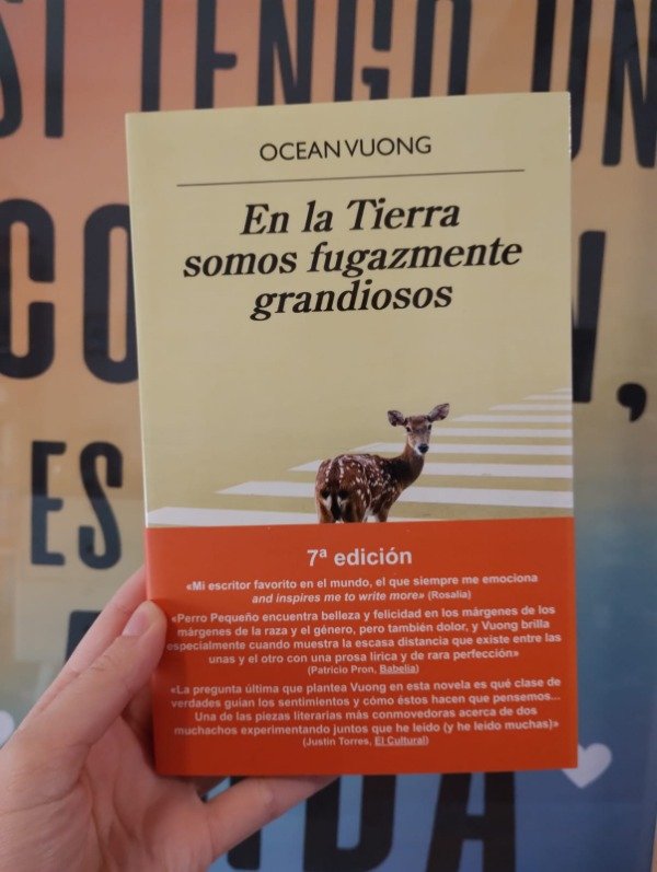 Producto - En la Tierra somos fugazmente grandiosos de Ocean Vuong