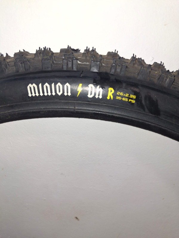 Producto - Cubierta Maxxis Minion DHR  26x2.35, Super Tacky (Carcasa Downhill)