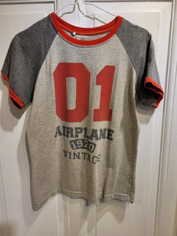 Producto - Pijama VNT gris y rojo Talle 14 años - PRECIO: 9X - 1