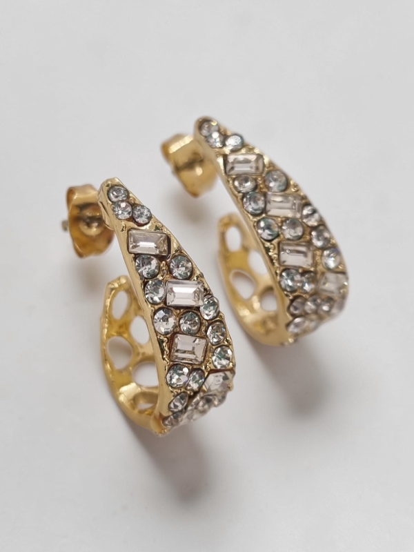 Producto - Aros acero dorado Diana pasante semi argollita gota con strass y calad