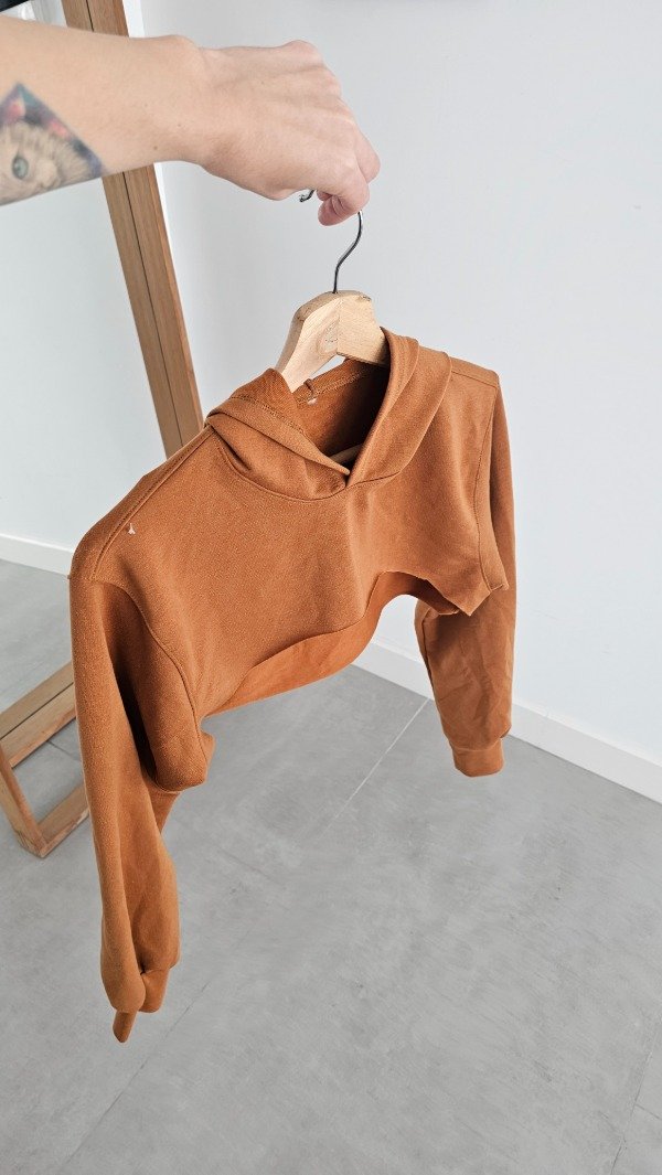Producto - Buzo corto marron