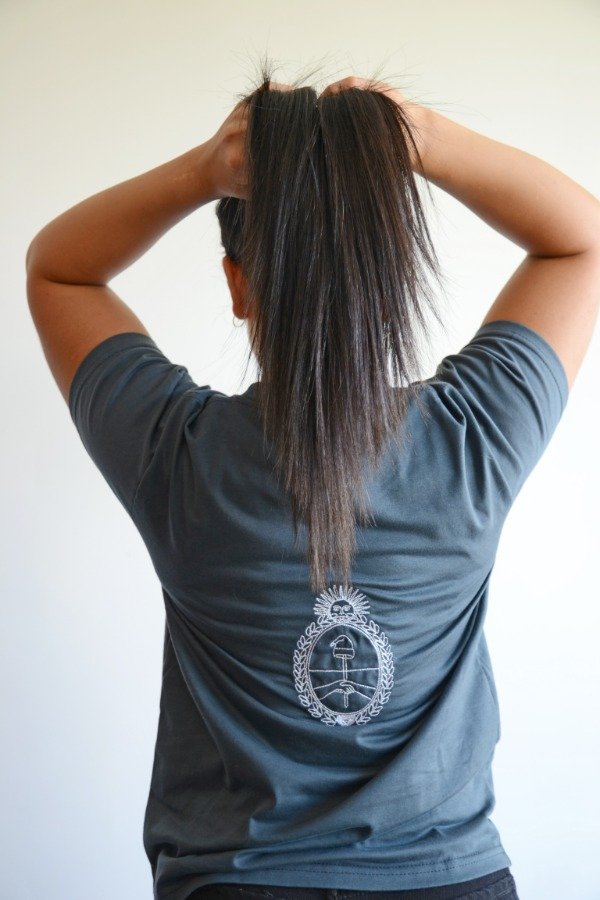 Producto - Remera Unisex Bordada ESCUDO NACIONAL