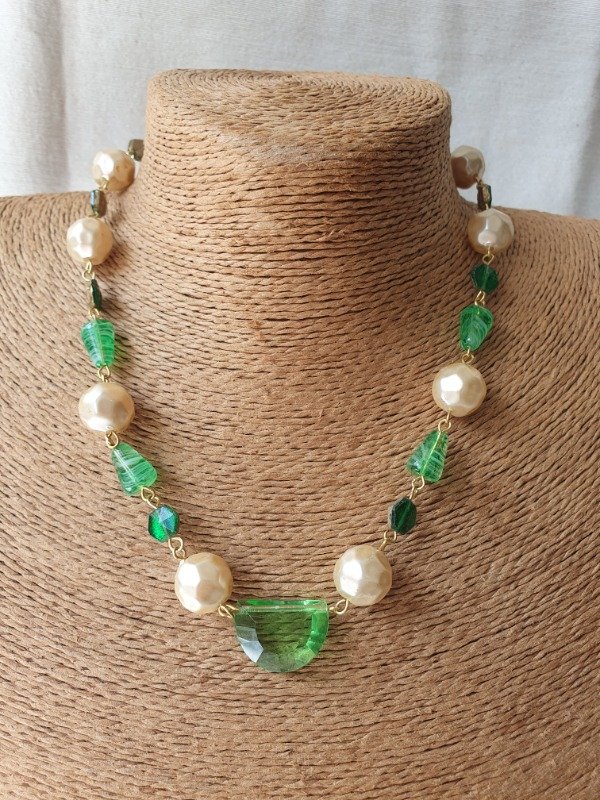 Producto - LUCERO Collar Medialuna Esmeralda y Perlas - 0