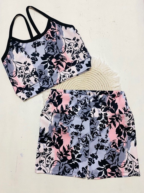 Producto - Conjunto Calza + Top Hojas Negras Fondo Gris y Rosa